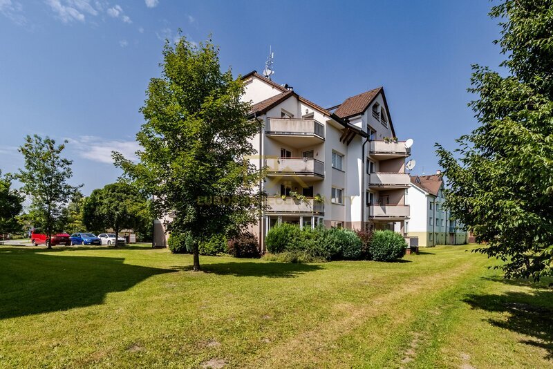 Prostorný byt 3+1 (celkem 95 m²) s terasou 17,5 m² a sklepem 8,5 m² – České Budějovice, u Malše