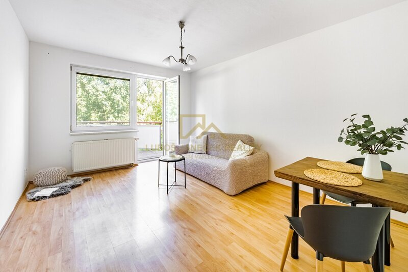 Prostorný byt 3+1 (celkem 95 m²) s terasou 17,5 m² a sklepem 8,5 m² – České Budějovice, u Malše