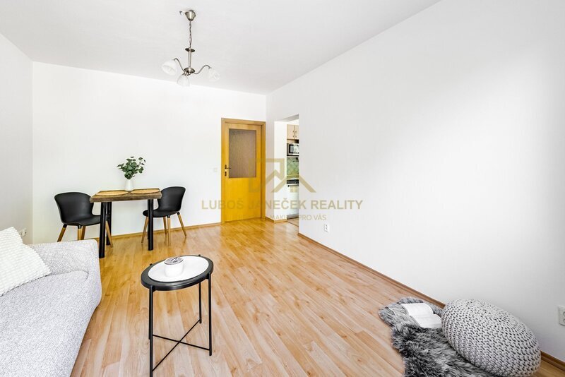 Prostorný byt 3+1 (celkem 95 m²) s terasou 17,5 m² a sklepem 8,5 m² – České Budějovice, u Malše