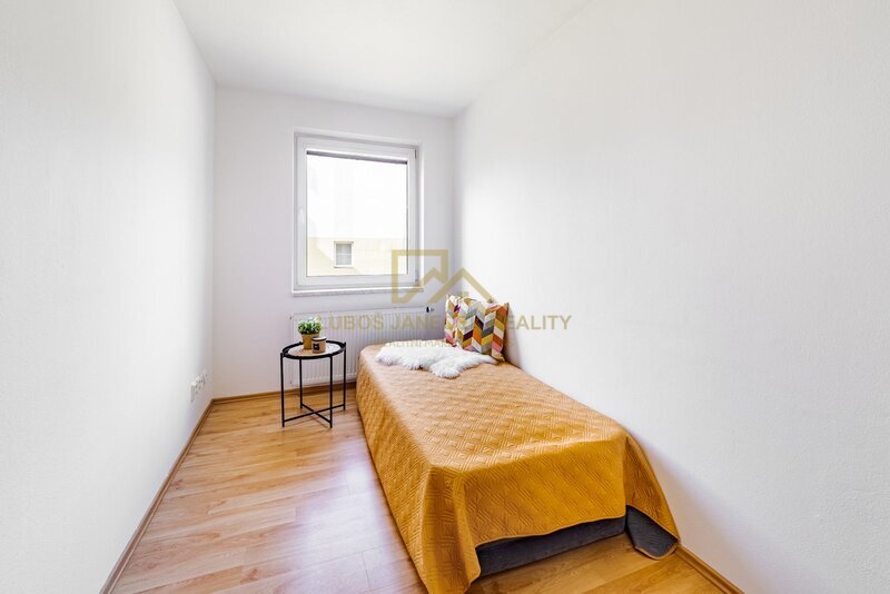 Prostorný byt 3+1 (celkem 95 m²) s terasou 17,5 m² a sklepem 8,5 m² – České Budějovice, u Malše