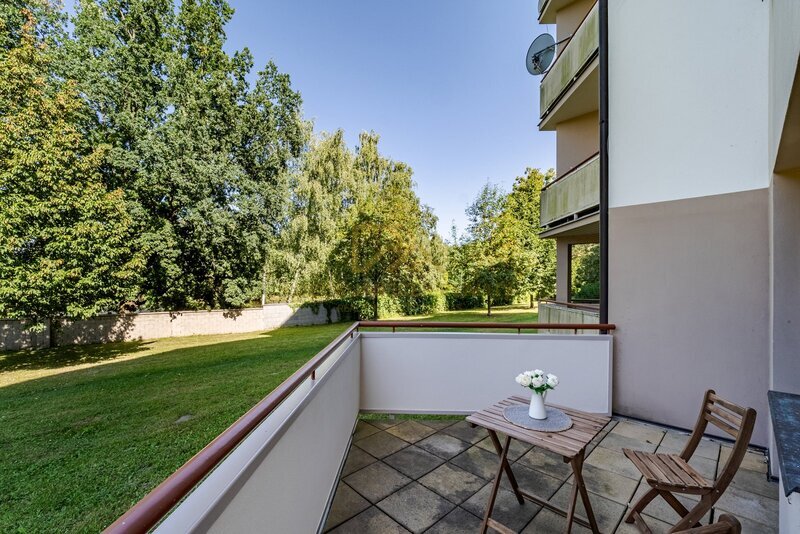 Prostorný byt 3+1 (celkem 95 m²) s terasou 17,5 m² a sklepem 8,5 m² – České Budějovice, u Malše