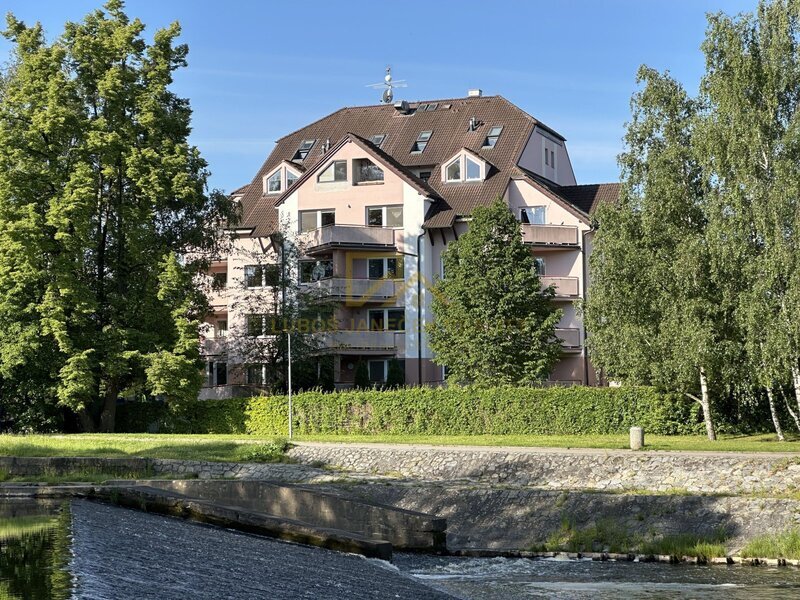 Prostorný byt 3+1 (celkem 95 m²) s terasou 17,5 m² a sklepem 8,5 m² – České Budějovice, u Malše