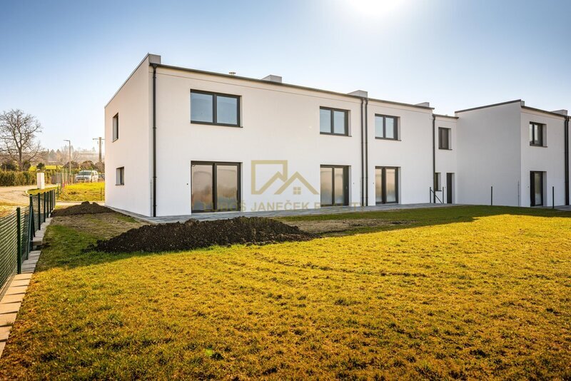 Prodej rodinného domu 4+kk, zahrada, terasa, parkovací místo, Hůry