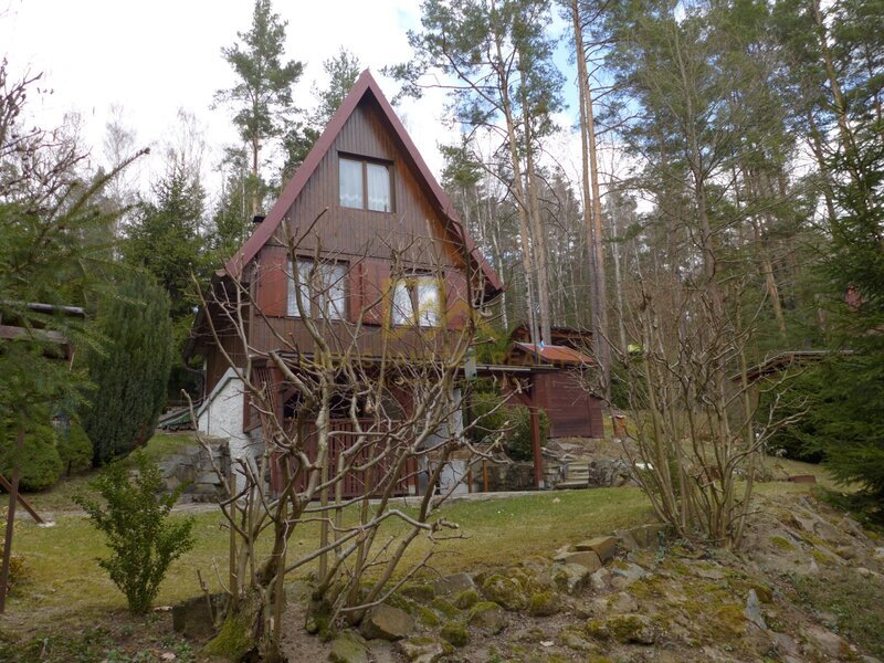 Prodej chaty v lese, vlastní pozemek, koupání