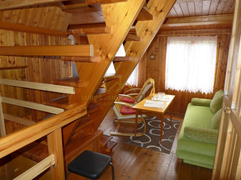 Prodej chaty v lese, vlastní pozemek, koupání