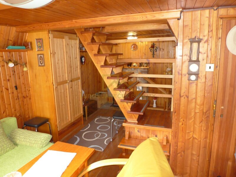 Prodej chaty v lese, vlastní pozemek, koupání