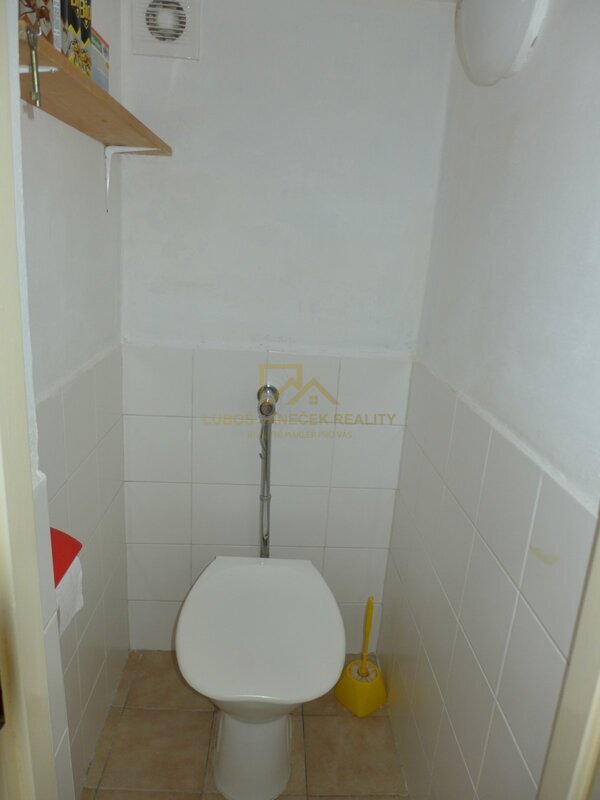 Prodej chaty v lese, vlastní pozemek, koupání