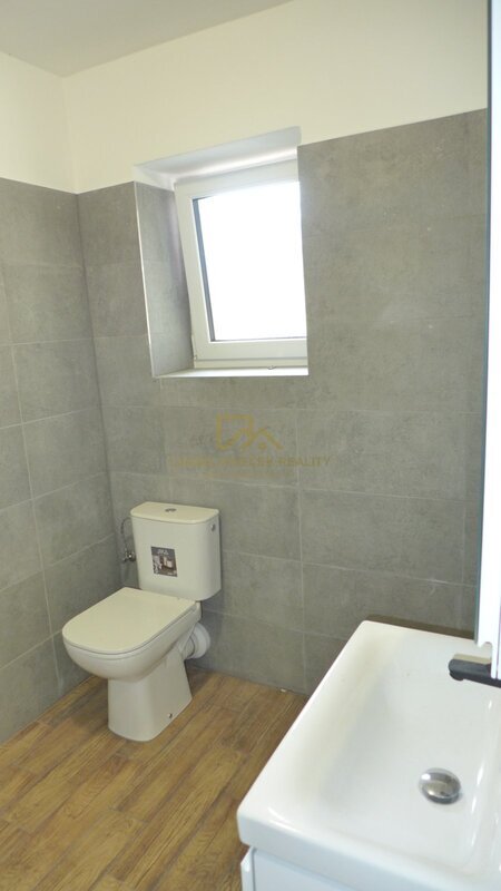 Pronájem novostavby rodinného domu , zahrada, 2 parkovací stání, možnost garáže