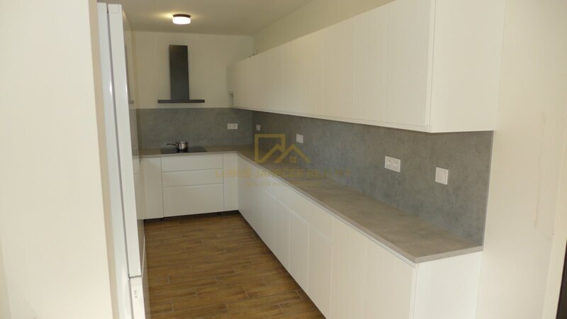 Pronájem novostavby rodinného domu , zahrada, 2 parkovací stání, možnost garáže