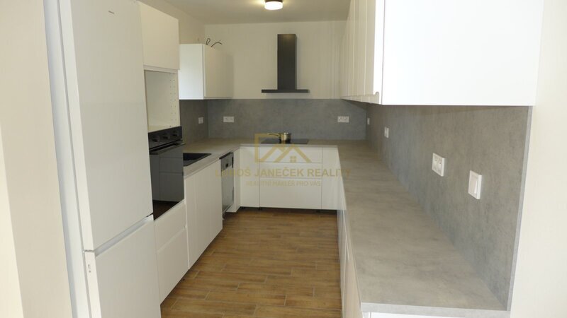 Pronájem novostavby rodinného domu , zahrada, 2 parkovací stání, možnost garáže