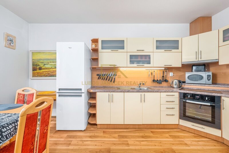 Pronájem kompletně zařízeného bytu 1+kk, balkón, sklep, Spojovací, České Budějovice