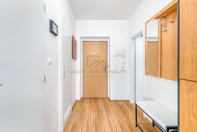Pronájem kompletně zařízeného bytu 1+kk, balkón, sklep, Spojovací, České Budějovice