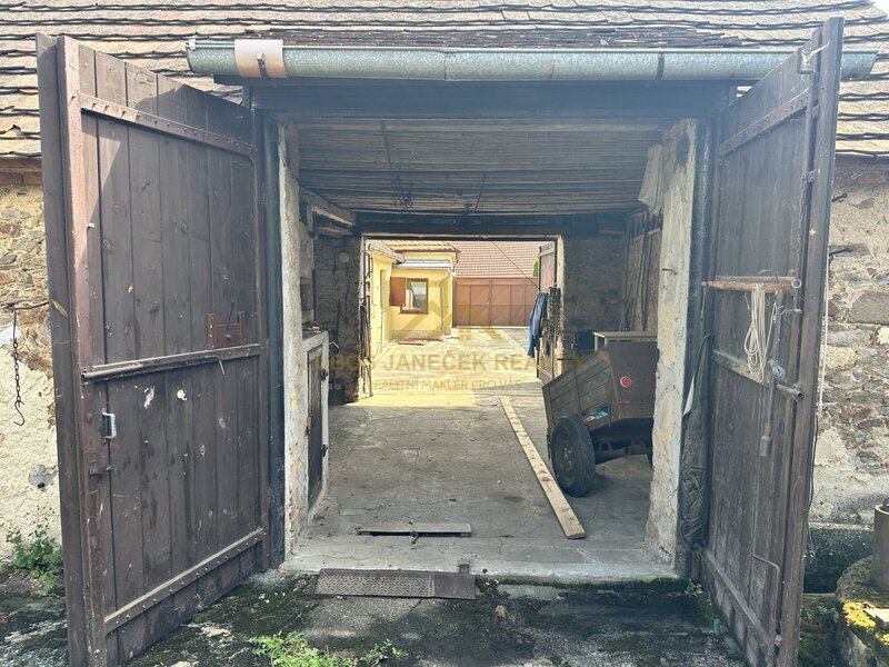 Prodej rodinného domu, uzavřený dvůr, zahrada 861 m2, Drahonice