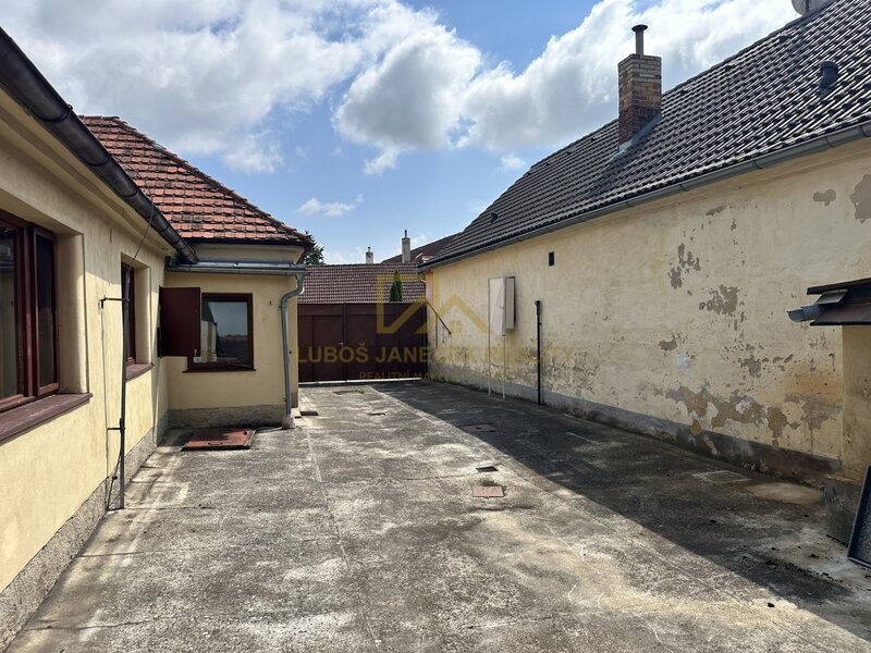 Prodej rodinného domu, uzavřený dvůr, zahrada 861 m2, Drahonice