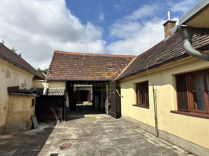 Prodej rodinného domu, uzavřený dvůr, zahrada 861 m2, Drahonice
