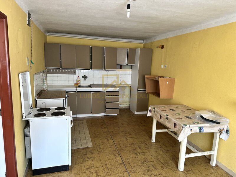 Prodej rodinného domu, uzavřený dvůr, zahrada 861 m2, Drahonice