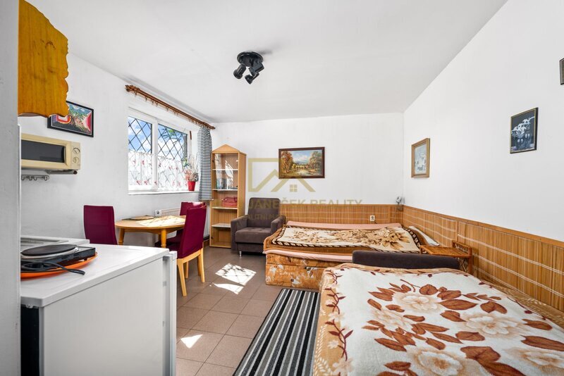 Rodinný dům s byty 3+kk,2+kk a 4 apartmánů, 162m2, zahrada