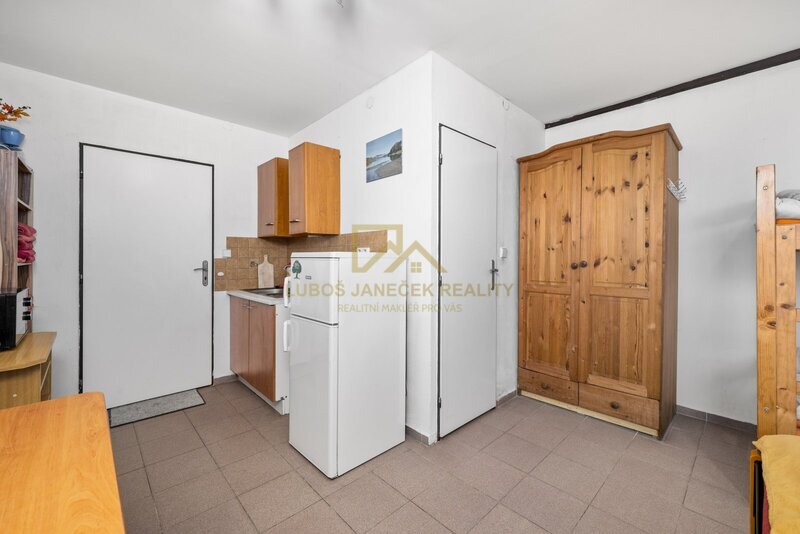 Rodinný dům s byty 3+kk,2+kk a 4 apartmánů, 162m2, zahrada