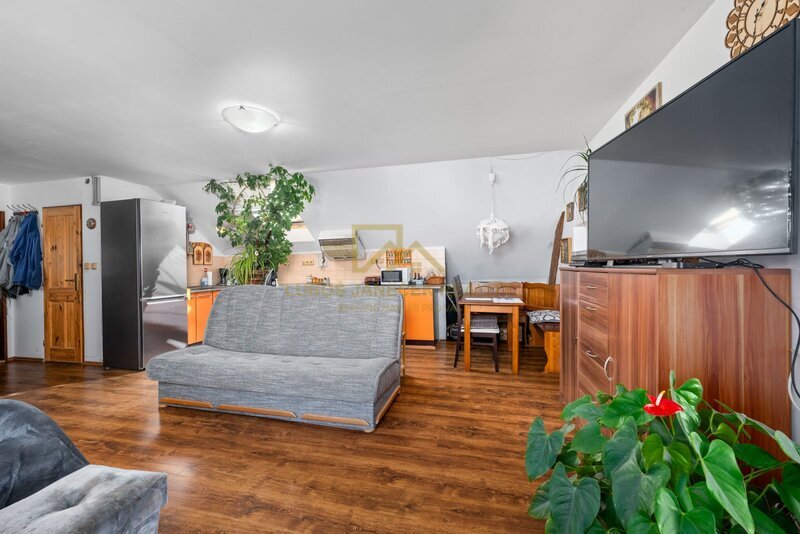 Rodinný dům s byty 3+kk,2+kk a 4 apartmánů, 162m2, zahrada