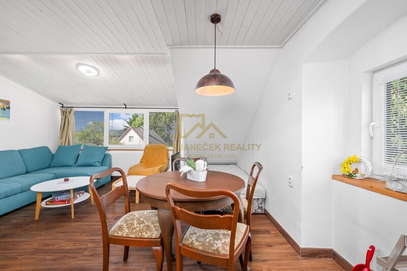 Rodinný dům s byty 3+kk,2+kk a 4 apartmánů, 162m2, zahrada