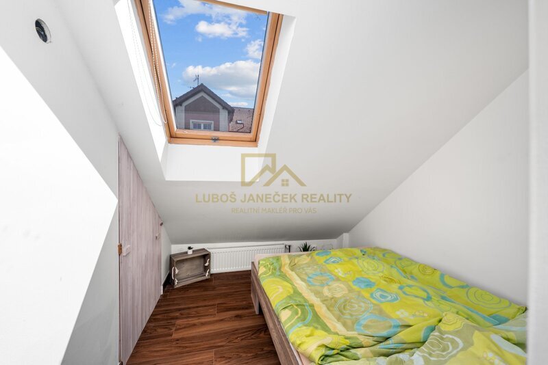 Rodinný dům s byty 3+kk,2+kk a 4 apartmánů, 162m2, zahrada