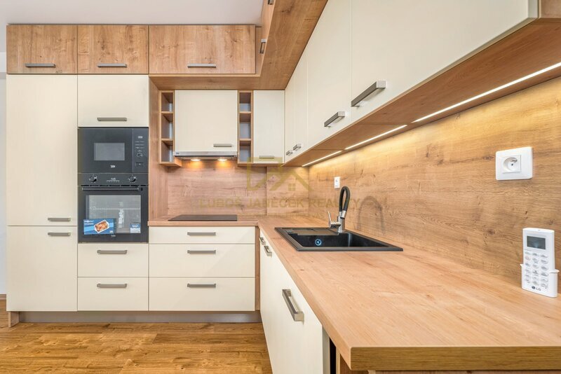 Pronájem nového bytu 2+KK s lodžií, 52,36 m2 + sklep 3,92 m2,  Sezimovo Ústí II