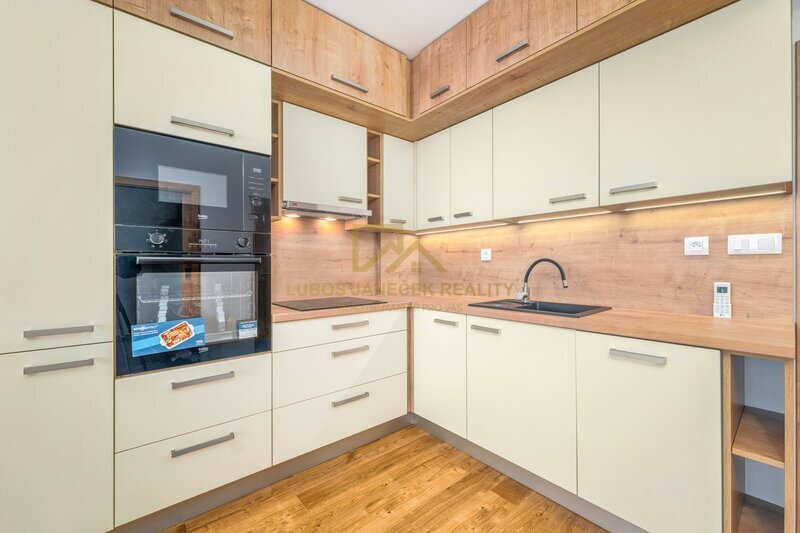 Pronájem nového bytu 2+KK s lodžií, 52,36 m2 + sklep 3,92 m2,  Sezimovo Ústí II