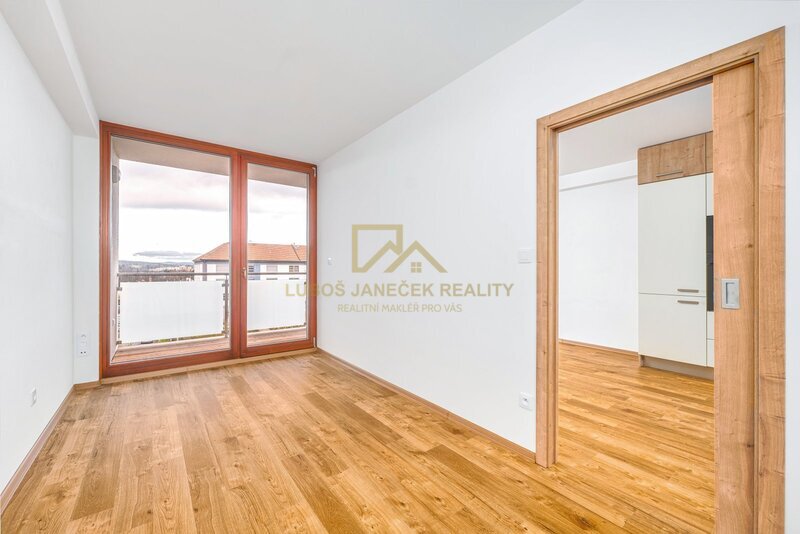 Pronájem nového bytu 2+KK s lodžií, 52,36 m2 + sklep 3,92 m2,  Sezimovo Ústí II