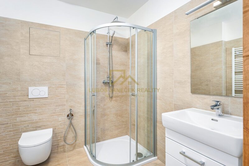 Pronájem nového bytu 2+KK s lodžií, 52,36 m2 + sklep 3,92 m2,  Sezimovo Ústí II