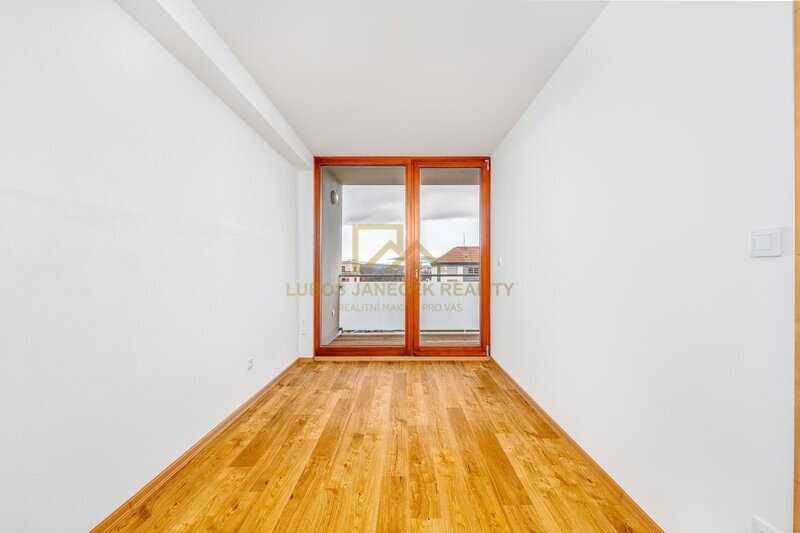 Pronájem nového bytu 2+KK s lodžií, 52,36 m2 + sklep 3,92 m2,  Sezimovo Ústí II