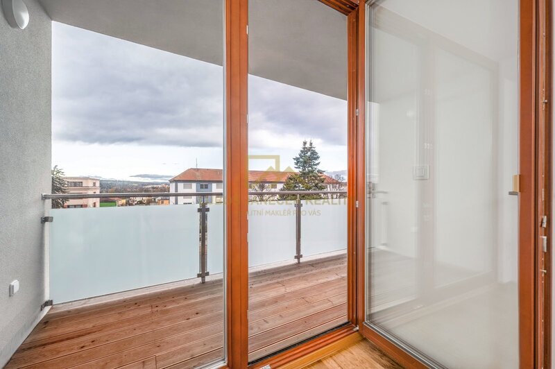 Pronájem nového bytu 2+KK s lodžií, 52,36 m2 + sklep 3,92 m2,  Sezimovo Ústí II